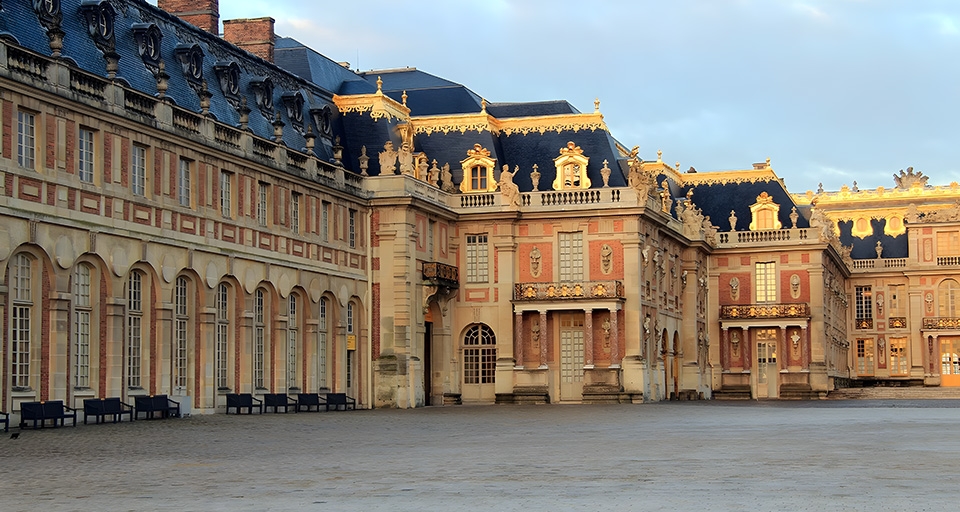 Step Back in Time at Versailles: Your Seamless Transfer with Private Taxi Disney Paris